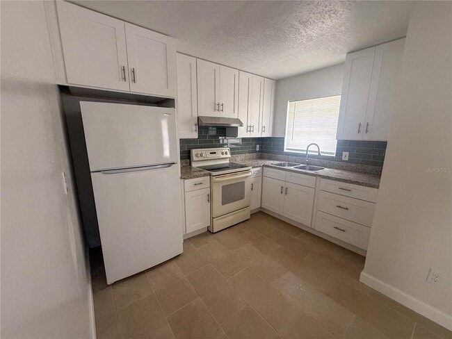 Building Photo - 7517 Lakeshore Dr