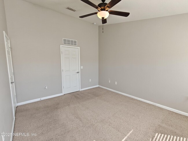 Building Photo - 6918 Roundleaf Dr