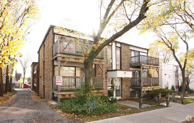 Primary Photo - 326 E Madison St