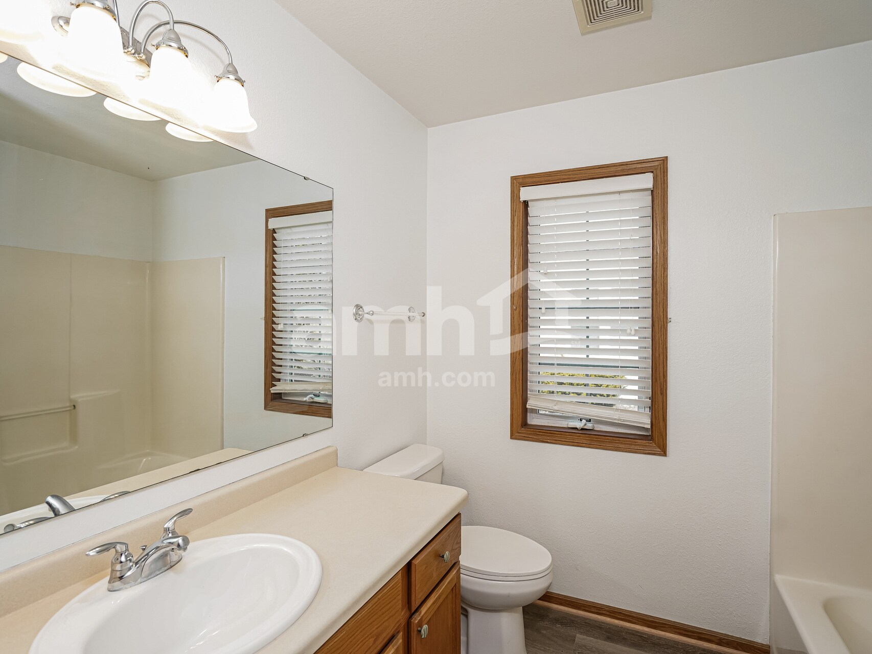 Building Photo - 338 Ponderosa Dr