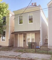 Building Photo - Cute and Quirky!! 3 Bed 2 Bath Home in upcoming Walnut Hills