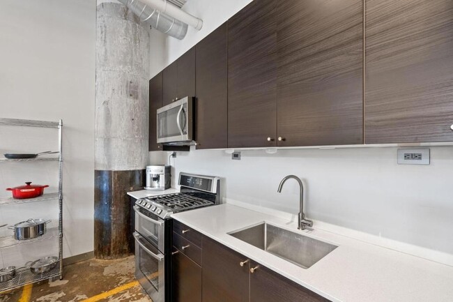 Building Photo - 700 N Washington Ave