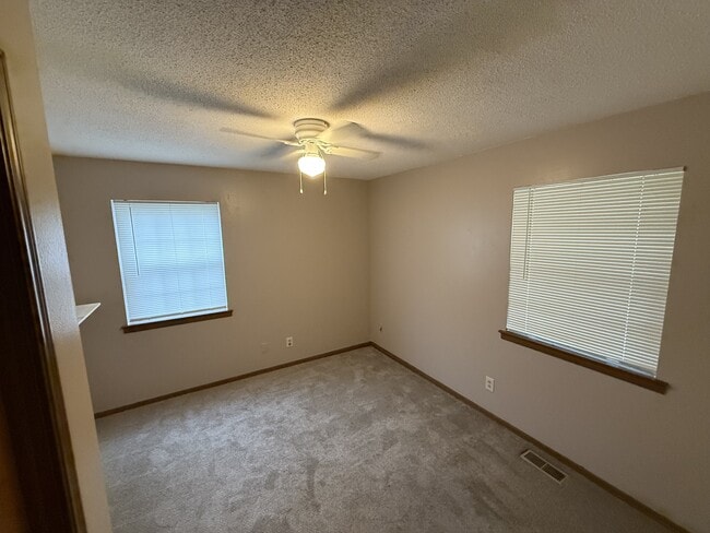 Building Photo - 525 N Webb Ave