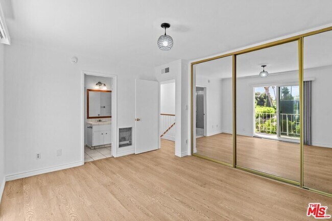 Building Photo - 4610 Densmore Ave
