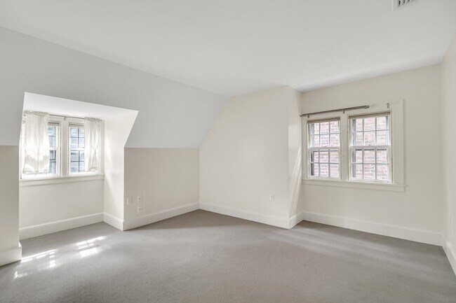 Building Photo - 1789 Beacon St