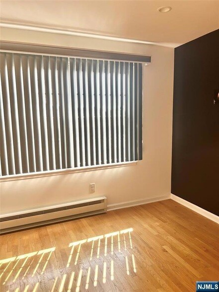 Building Photo - 302 Grand Ridge Dr