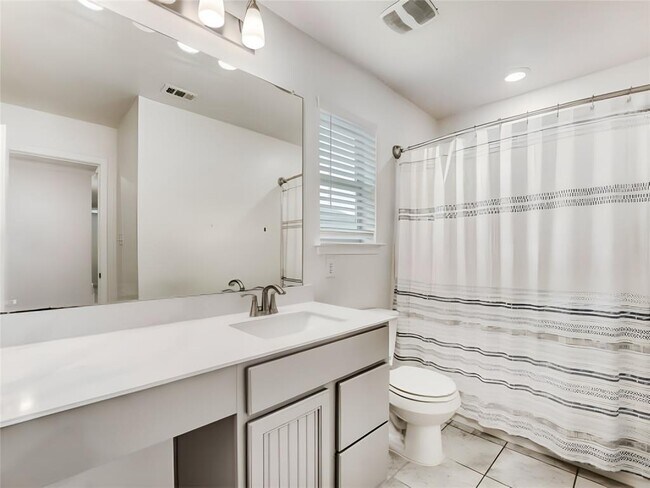 Building Photo - 159 Kennicott Dr