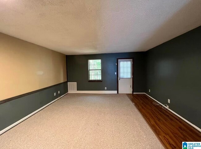 Building Photo - 656 Valley Crest Dr