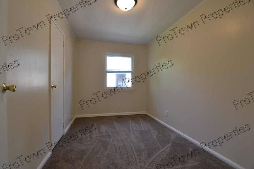 Building Photo - 401 S Reed St