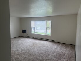 Building Photo - 109 E Monroe Ave