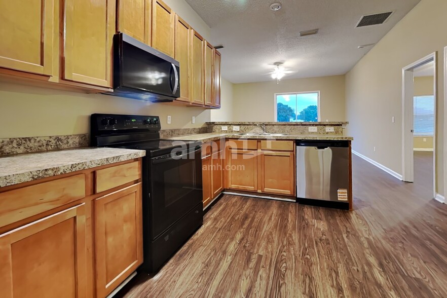 Building Photo - 7093 Rapid River Dr W