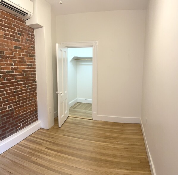 Building Photo - 172 Newbury St
