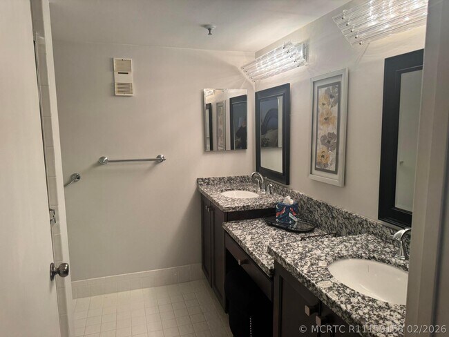 Building Photo - 14111 Royal Vista Dr