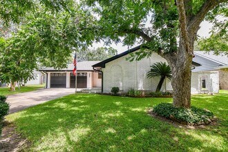 Building Photo - 162 Bluebonnet St