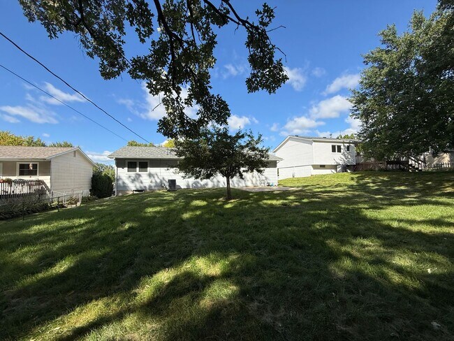 Building Photo - Charming 3 Bed, 1 Bath Home in Quiet Bette...