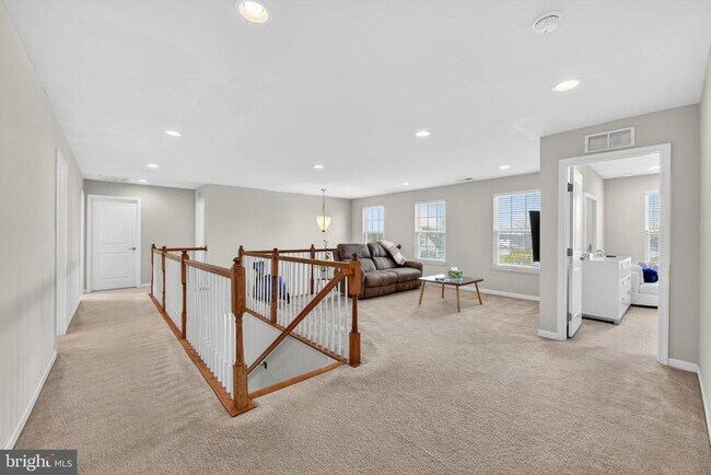 Building Photo - 40 Gina Dr