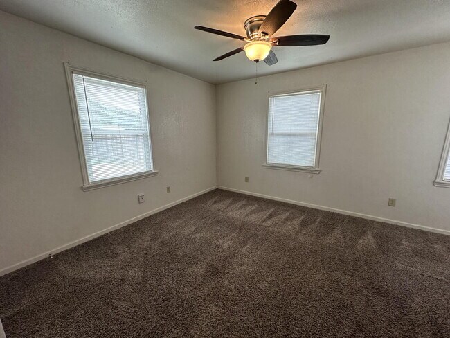 Building Photo - 3/2/2 close to Texas Tech!
