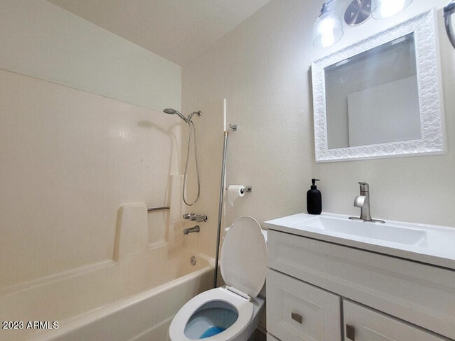 Building Photo - 506 E Southern Ave