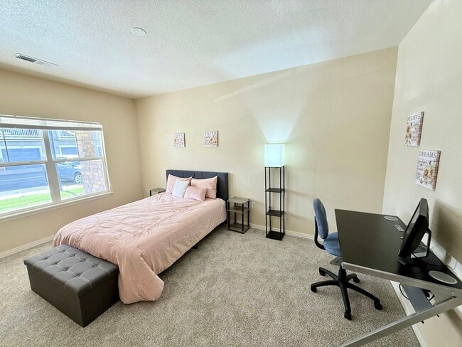 Building Photo - 9434 Ashbury Cir