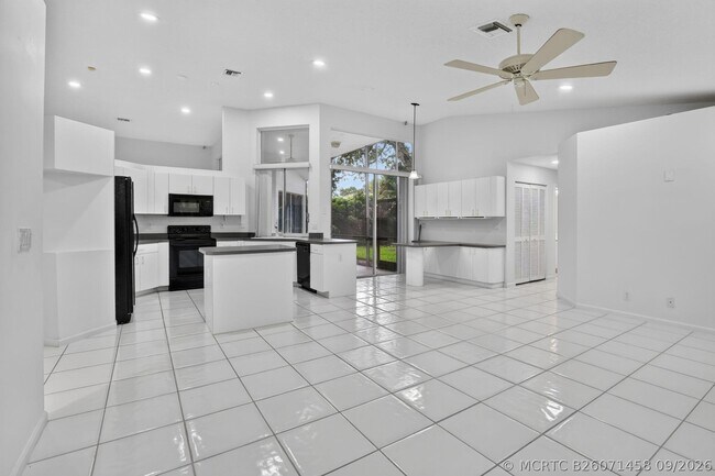 Building Photo - 924 Spoonbill Cir