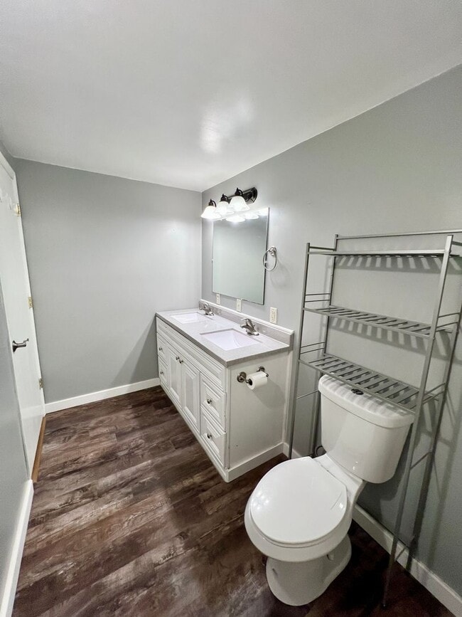 Building Photo - Industrial Style 3 Bedroom Home AVAILABLE JUNE!!!