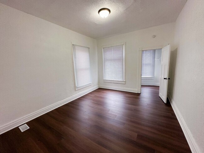 Building Photo - 1416/1418 N 2nd Duplex
