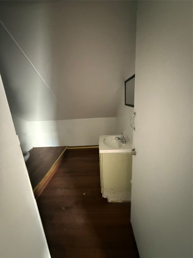 Building Photo - 71 Crocker Ave