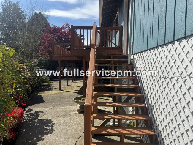 Building Photo - Charming house in downtown Snohomish