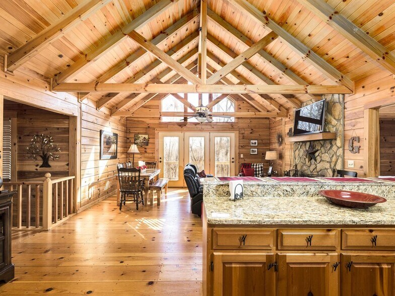 Living/Dining Area - 404 Owls Brow