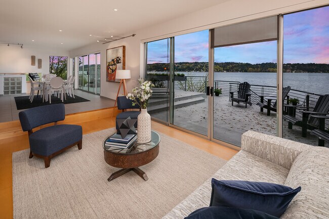 Building Photo - 10514 Riviera Pl NE