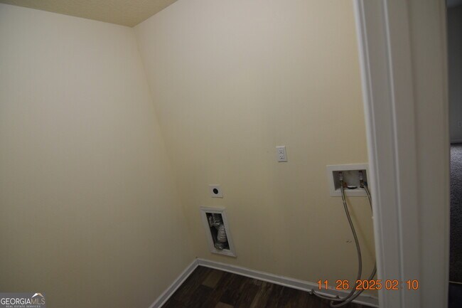 Building Photo - 223 Brooklet Cir