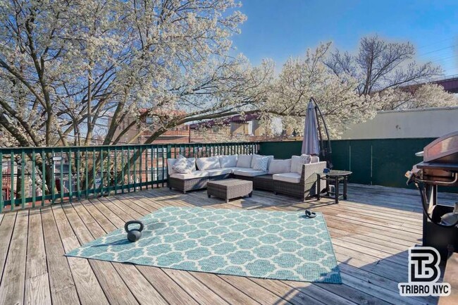 Building Photo - 3 bedroom in ASTORIA NY 11105