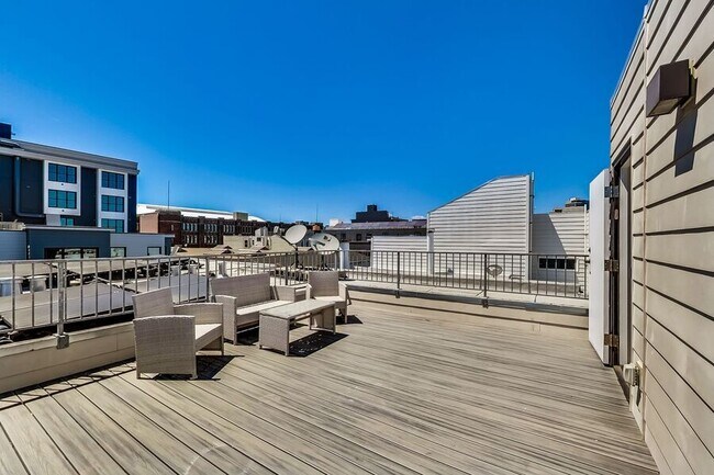 Building Photo - 1375 Minna St
