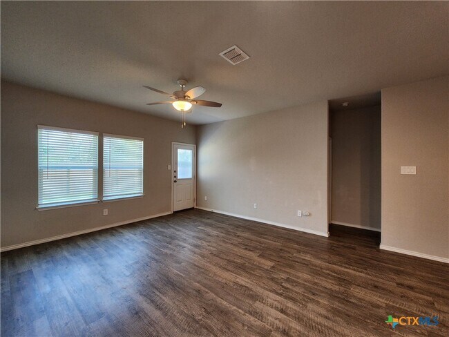 Building Photo - 621 Jennifer Cv