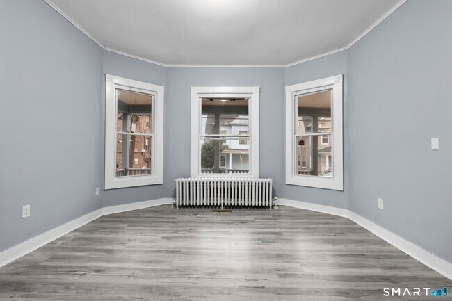 Building Photo - 16 Plaza Ave