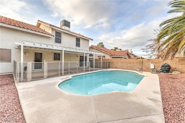 Building Photo - 20 Fantasia Ln