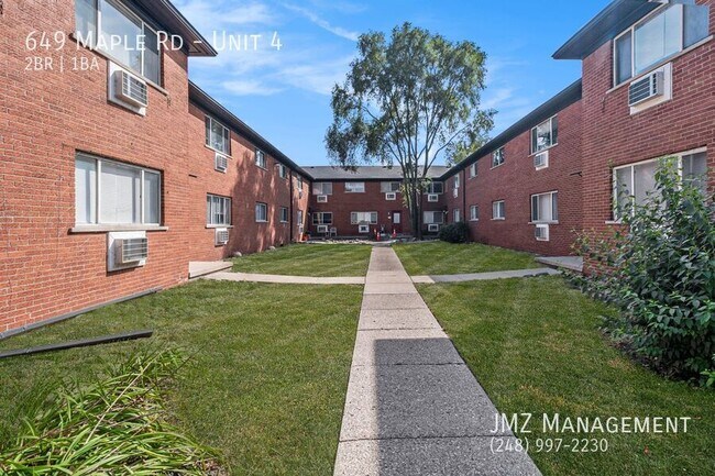 Building Photo - 649 W Maple Rd