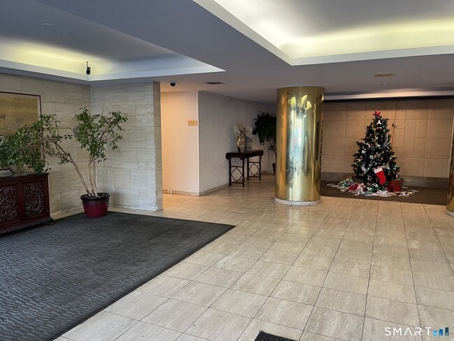 Building Photo - 60 Strawberry Hill Ave