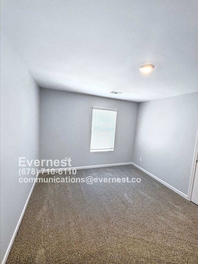 Building Photo - Spacious 4 Bed, 2.5 Bath Home with Attached 2-Car Garage