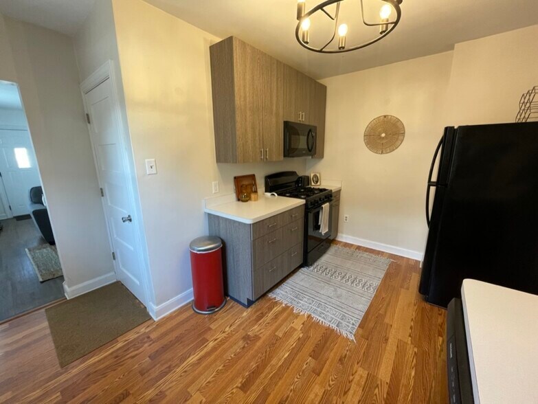 Building Photo - 1222 Saint Clair Ave