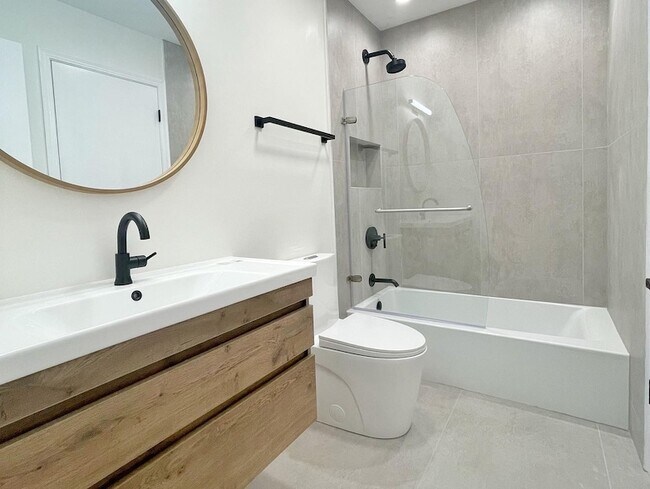 Building Photo - 516 S Campbell Ave