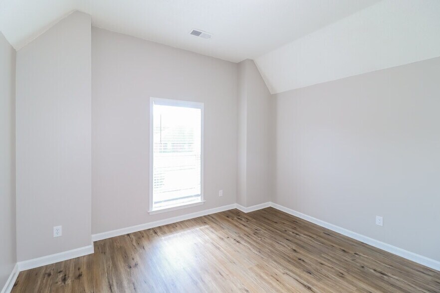 Building Photo - 5714 Pecan Trce