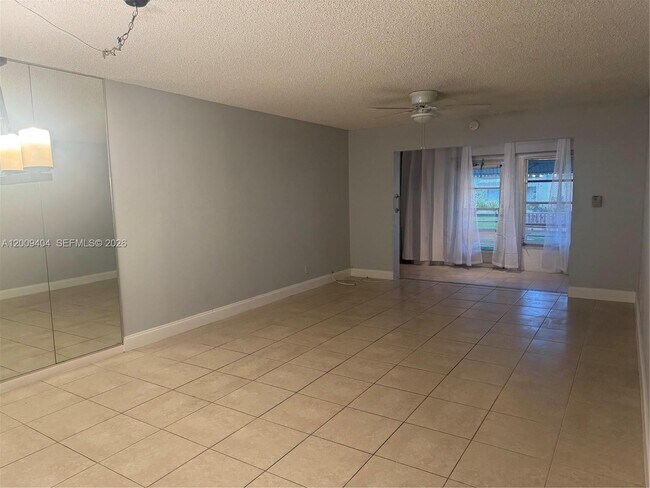 Building Photo - 1140 NW 85th Ave