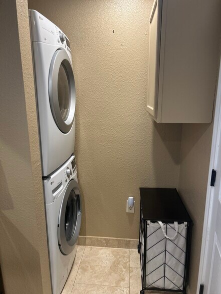 Laundry - 6108 Cloudy Ridge St