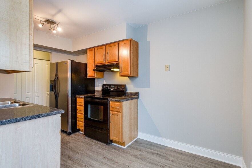 Building Photo - 900 Perrie Dr