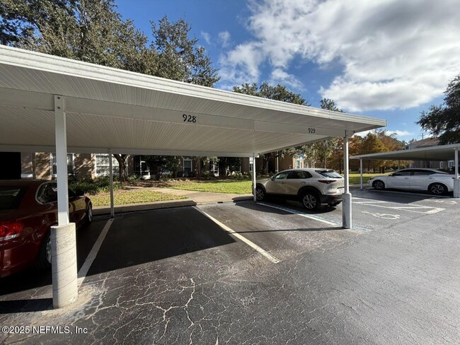 Building Photo - 10550 Baymeadows Rd