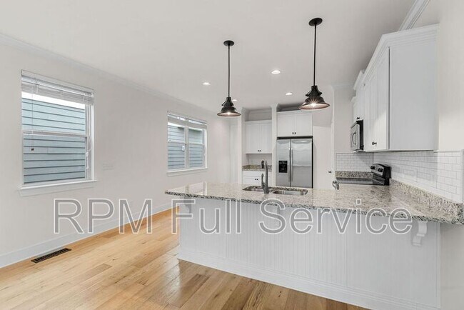 Building Photo - 537 Eastboro Dr