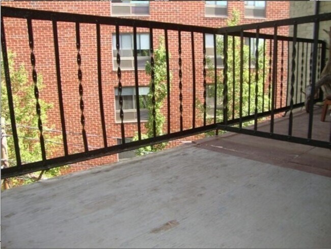 Building Photo - 25 Mt Hood Rd