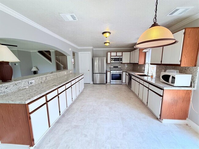 Building Photo - 1623 Stonehaven Village Cir