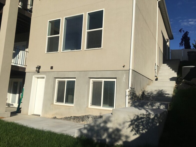 Building Photo - 11051 Hampton Way